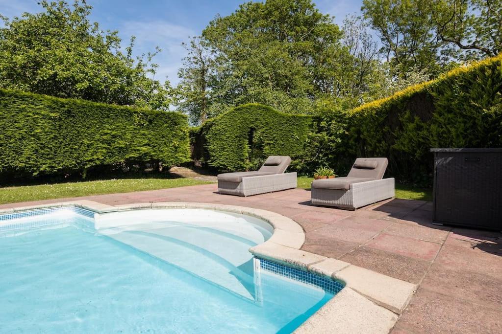 Вилла Plas Newydd With Swimming Pool, Fire Pit, And Log Fires Rhiw Экстерьер фото